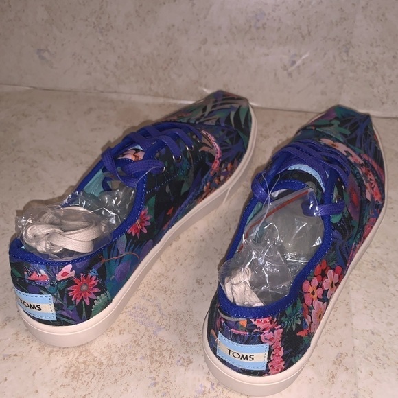 TOMS Tropical Multi Color Floral Print Lace Up Low Top Sneakers RARE size 6 - Picture 6 of 7